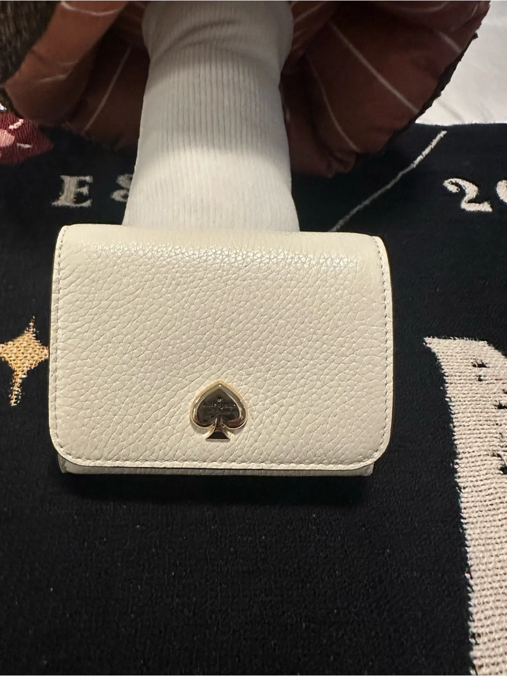 kate spade cream pebbled leather small zip wallet with gold spade emblem